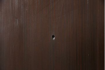 明治期の板戸をリペア&カスタム!戸車、引き手、トイレ表示用錠を取り付け。当店商品を参考に着色し仕上げ。(引き戸、建具)