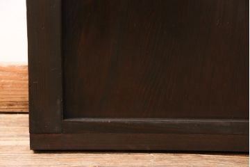 明治期の板戸をリペア&カスタム!戸車、引き手、トイレ表示用錠を取り付け。当店商品を参考に着色し仕上げ。(引き戸、建具)