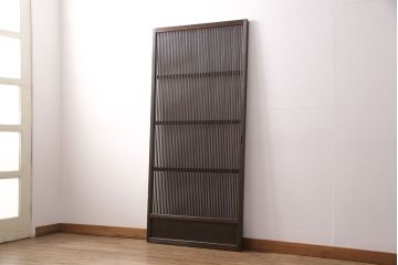 大正期の格子戸をリペア&カスタム!設置場所に合わせてリサイズ。戸車、引き手を取り付け。当店商品を参考に着色し仕上げ。(引き戸、建具)