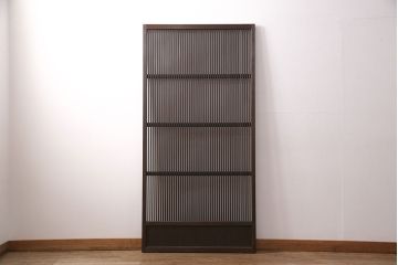 大正期の格子戸をリペア&カスタム!設置場所に合わせてリサイズ。戸車、引き手を取り付け。当店商品を参考に着色し仕上げ。(引き戸、建具)