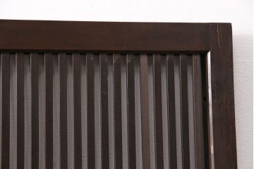 大正期の格子戸をリペア&カスタム!設置場所に合わせてリサイズ。戸車、引き手を取り付け。当店商品を参考に着色し仕上げ。(引き戸、建具)