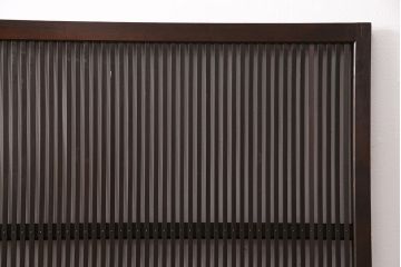 大正期の格子戸をリペア&カスタム!設置場所に合わせてリサイズ。戸車、引き手を取り付け。当店商品を参考に着色し仕上げ。(引き戸、建具)