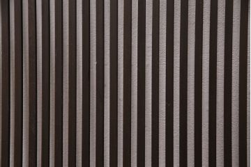 大正期の格子戸をリペア&カスタム!設置場所に合わせてリサイズ。戸車、引き手を取り付け。当店商品を参考に着色し仕上げ。(引き戸、建具)