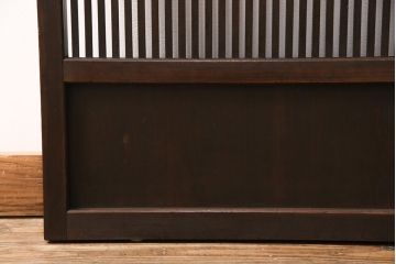 大正期の格子戸をリペア&カスタム!設置場所に合わせてリサイズ。戸車、引き手を取り付け。当店商品を参考に着色し仕上げ。(引き戸、建具)