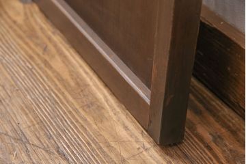 大正期の格子戸をリペア&カスタム!設置場所に合わせてリサイズ。戸車、引き手を取り付け。当店商品を参考に着色し仕上げ。(引き戸、建具)