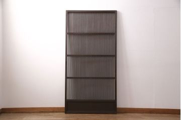 大正期の格子戸をリペア&カスタム!設置場所に合わせてリサイズ。戸車、引き手を取り付け。当店商品を参考に着色し仕上げ。(引き戸、建具)