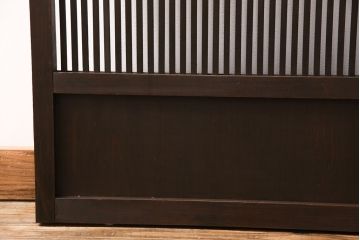 大正期の格子戸をリペア&カスタム!設置場所に合わせてリサイズ。戸車、引き手を取り付け。当店商品を参考に着色し仕上げ。(引き戸、建具)