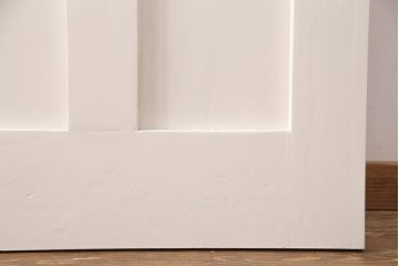 木製ドアをリペア&カスタム!設置場所に合わせてリサイズ。プレート、雨避けは取り外し、本締錠を取り付け。アンティークホワイトのペイント仕上げ。(扉、建具)