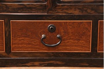 ローボードの見た目を変えずに綺麗にリペア!傷の補修を行い、その部分のみワックス仕上げ。(収納棚、引き出し、テレビ台)