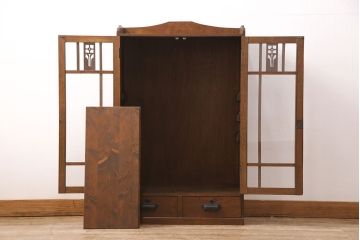 大正昭和初期の本棚をリペア&カスタム!取り外し可能な棚板を設置。建具にクリアガラスを組み入れ、1トーン落ち着いた色味に着色し仕上げ。(収納棚、ブックケース、飾り棚)