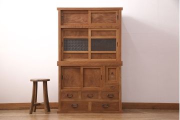 重ね箪笥をリペア&カスタム!ストリップド(剥離)加工を施し、蜜蝋ワックス仕上げ。(収納棚、戸棚、水屋箪笥、キャビネット)