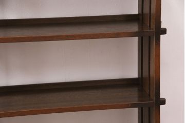 本棚の見た目を変えずに綺麗にリペア!1トーン落ち着いた色味に着色し仕上げ。(シェルフ、ラック、飾り棚)