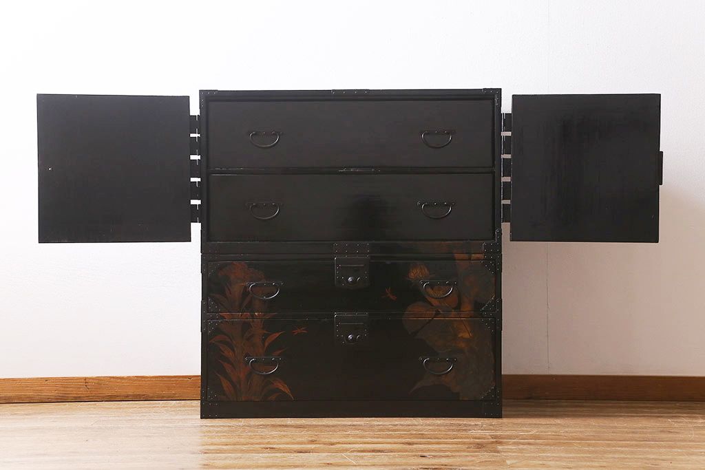 漆絵が施された明治大正期の重ね箪笥の見た目を変えずに綺麗にリペア!カシュー塗装仕上げ。(アート家具、アート箪笥、収納箪笥、時代箪笥、向日葵、ひまわり)