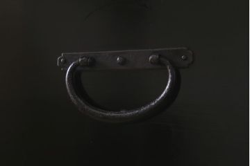 漆絵が施された明治大正期の重ね箪笥の見た目を変えずに綺麗にリペア!カシュー塗装仕上げ。(アート家具、アート箪笥、収納箪笥、時代箪笥、向日葵、ひまわり)