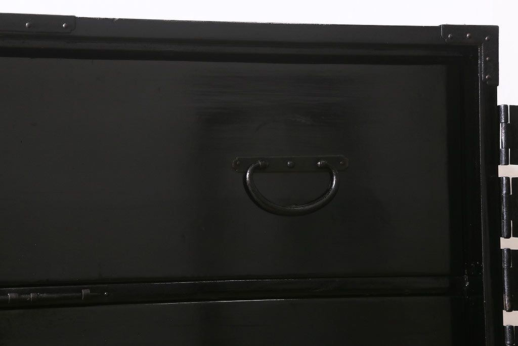 漆絵が施された明治大正期の重ね箪笥の見た目を変えずに綺麗にリペア!カシュー塗装仕上げ。(アート家具、アート箪笥、収納箪笥、時代箪笥、向日葵、ひまわり)