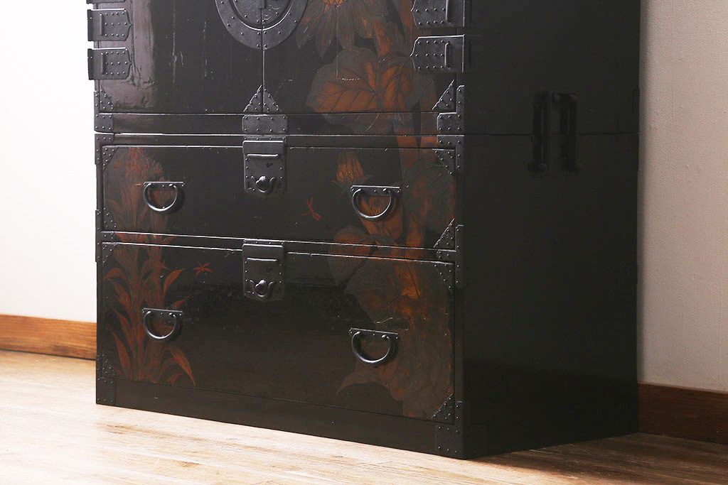 漆絵が施された明治大正期の重ね箪笥の見た目を変えずに綺麗にリペア!カシュー塗装仕上げ。(アート家具、アート箪笥、収納箪笥、時代箪笥、向日葵、ひまわり)