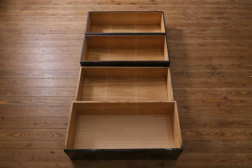 漆絵が施された明治大正期の重ね箪笥の見た目を変えずに綺麗にリペア!カシュー塗装仕上げ。(アート家具、アート箪笥、収納箪笥、時代箪笥、向日葵、ひまわり)