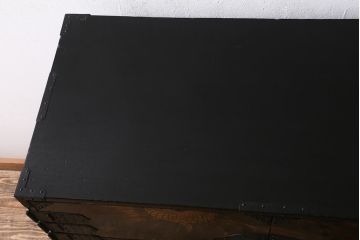 漆絵が施された明治大正期の重ね箪笥の見た目を変えずに綺麗にリペア!カシュー塗装仕上げ。(アート家具、アート箪笥、収納箪笥、時代箪笥、向日葵、ひまわり)