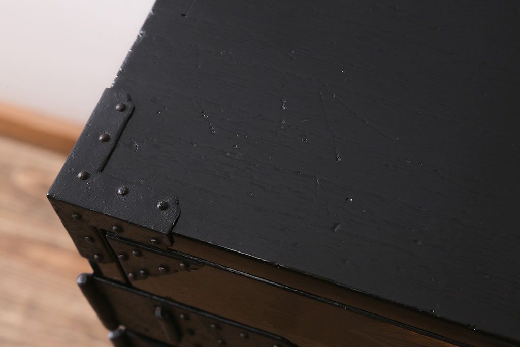 漆絵が施された明治大正期の重ね箪笥の見た目を変えずに綺麗にリペア!カシュー塗装仕上げ。(アート家具、アート箪笥、収納箪笥、時代箪笥、向日葵、ひまわり)