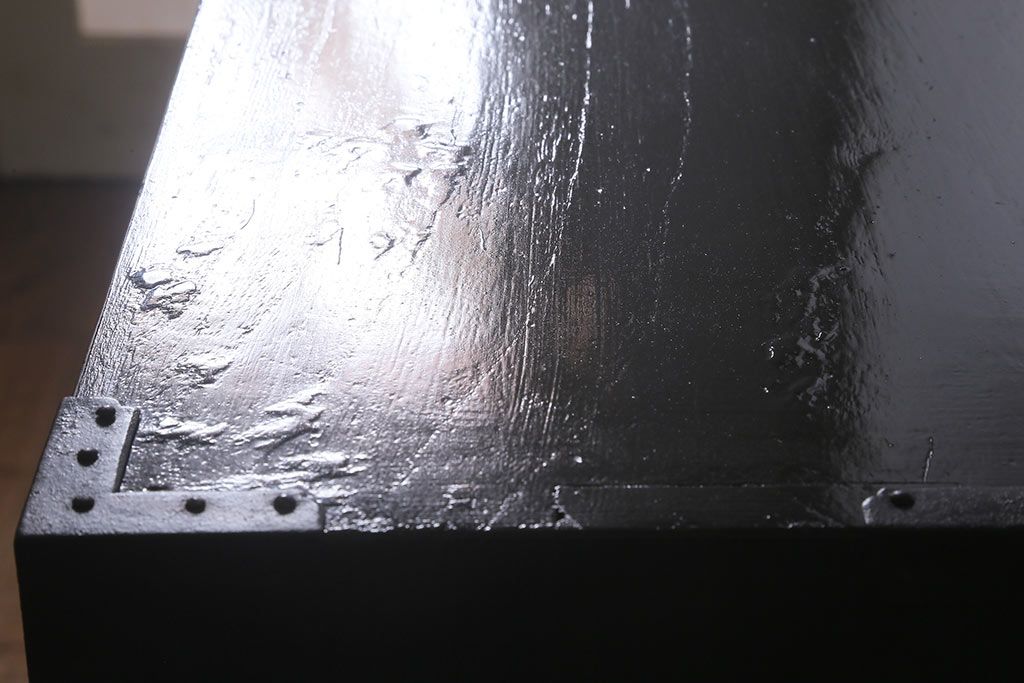 漆絵が施された明治大正期の重ね箪笥の見た目を変えずに綺麗にリペア!カシュー塗装仕上げ。(アート家具、アート箪笥、収納箪笥、時代箪笥、向日葵、ひまわり)