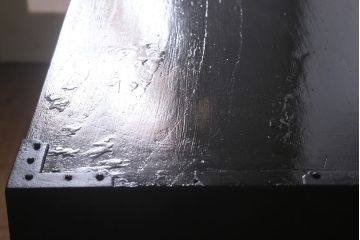 漆絵が施された明治大正期の重ね箪笥の見た目を変えずに綺麗にリペア!カシュー塗装仕上げ。(アート家具、アート箪笥、収納箪笥、時代箪笥、向日葵、ひまわり)