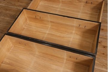 漆絵が施された明治大正期の重ね箪笥の見た目を変えずに綺麗にリペア!カシュー塗装仕上げ。(アート家具、アート箪笥、収納箪笥、時代箪笥、向日葵、ひまわり)