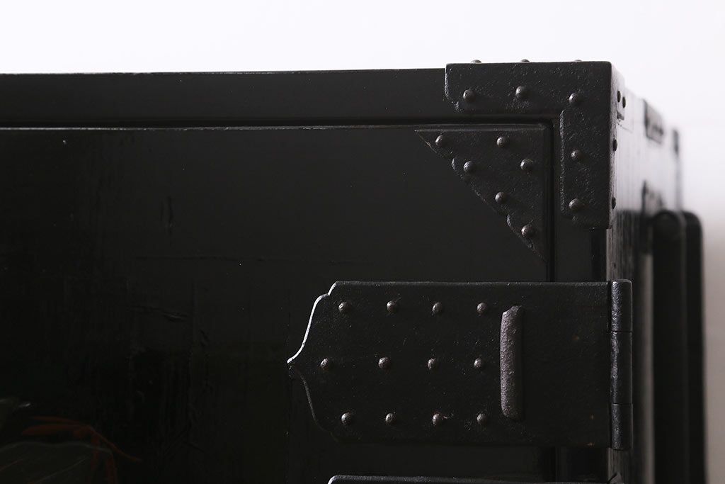 漆絵が施された明治大正期の重ね箪笥の見た目を変えずに綺麗にリペア!カシュー塗装仕上げ。(アート家具、アート箪笥、収納箪笥、時代箪笥、向日葵、ひまわり)