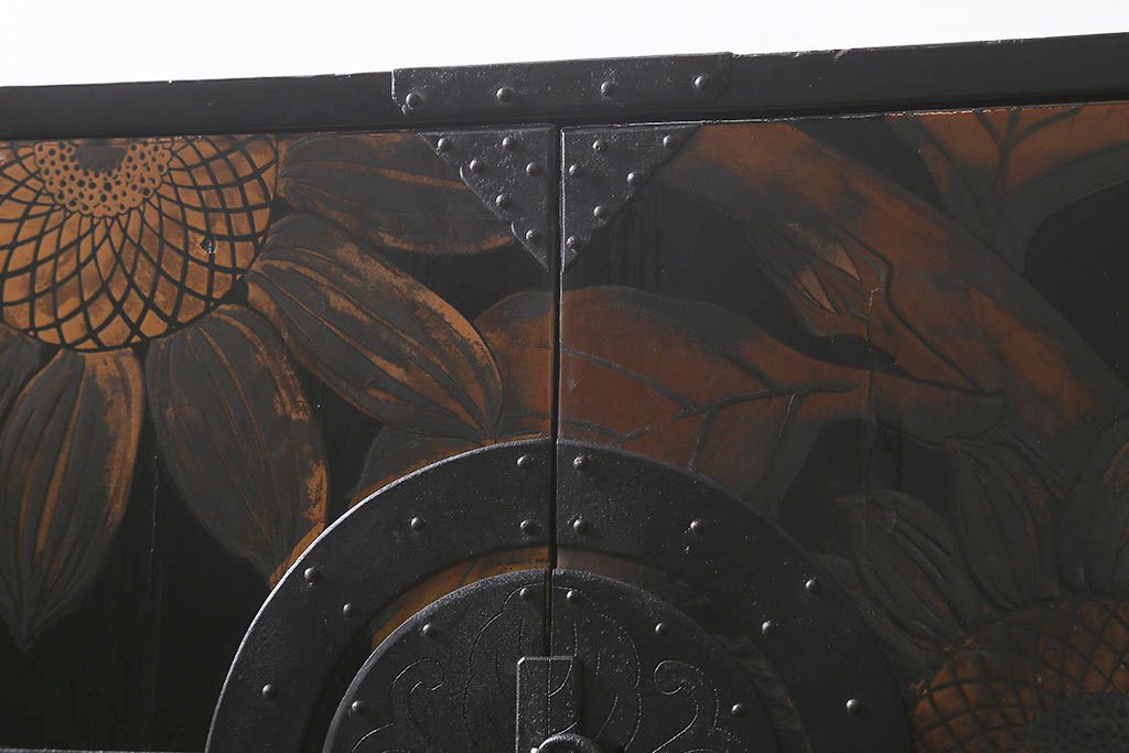 漆絵が施された明治大正期の重ね箪笥の見た目を変えずに綺麗にリペア!カシュー塗装仕上げ。(アート家具、アート箪笥、収納箪笥、時代箪笥、向日葵、ひまわり)