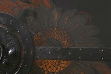 漆絵が施された明治大正期の重ね箪笥の見た目を変えずに綺麗にリペア!カシュー塗装仕上げ。(アート家具、アート箪笥、収納箪笥、時代箪笥、向日葵、ひまわり)