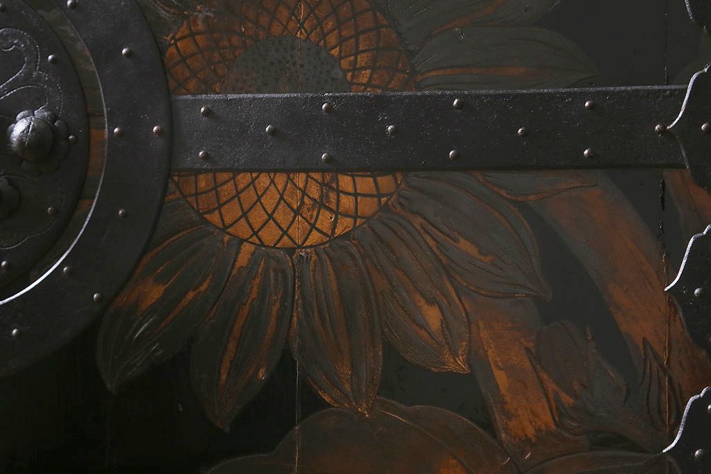 漆絵が施された明治大正期の重ね箪笥の見た目を変えずに綺麗にリペア!カシュー塗装仕上げ。(アート家具、アート箪笥、収納箪笥、時代箪笥、向日葵、ひまわり)