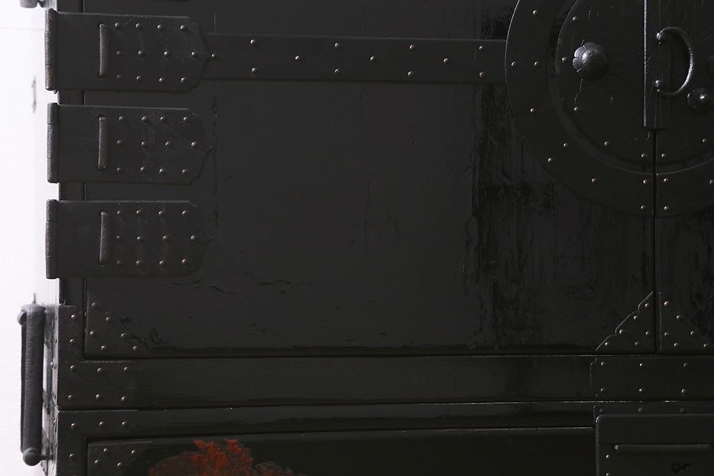 漆絵が施された明治大正期の重ね箪笥の見た目を変えずに綺麗にリペア!カシュー塗装仕上げ。(アート家具、アート箪笥、収納箪笥、時代箪笥、向日葵、ひまわり)