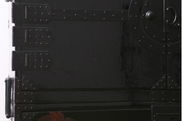 漆絵が施された明治大正期の重ね箪笥の見た目を変えずに綺麗にリペア!カシュー塗装仕上げ。(アート家具、アート箪笥、収納箪笥、時代箪笥、向日葵、ひまわり)