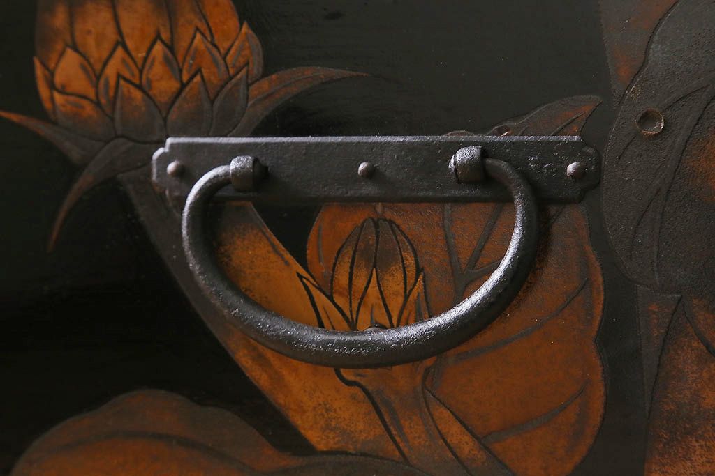 漆絵が施された明治大正期の重ね箪笥の見た目を変えずに綺麗にリペア!カシュー塗装仕上げ。(アート家具、アート箪笥、収納箪笥、時代箪笥、向日葵、ひまわり)