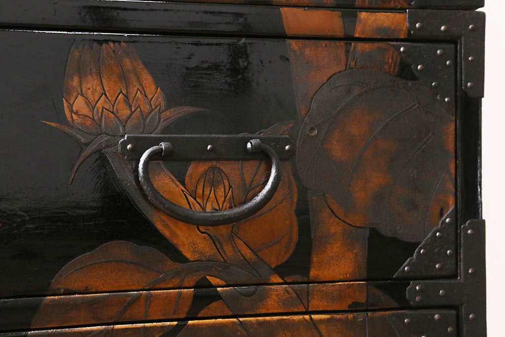 漆絵が施された明治大正期の重ね箪笥の見た目を変えずに綺麗にリペア!カシュー塗装仕上げ。(アート家具、アート箪笥、収納箪笥、時代箪笥、向日葵、ひまわり)