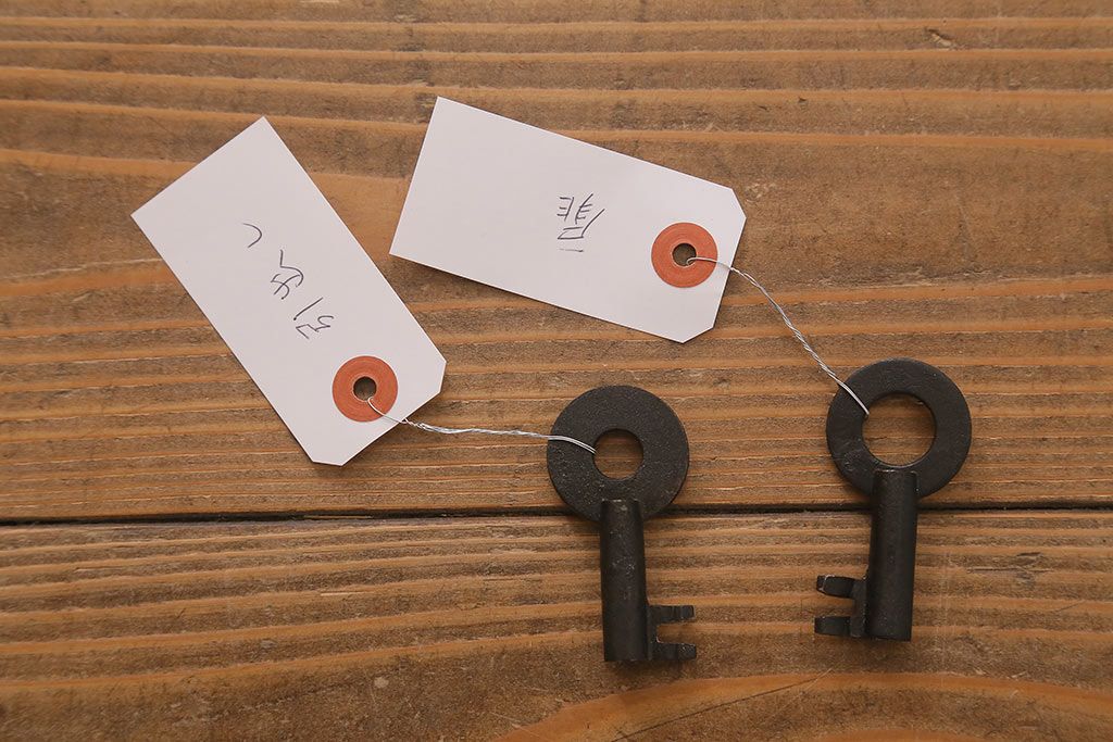 漆絵が施された明治大正期の重ね箪笥の見た目を変えずに綺麗にリペア!カシュー塗装仕上げ。(アート家具、アート箪笥、収納箪笥、時代箪笥、向日葵、ひまわり)