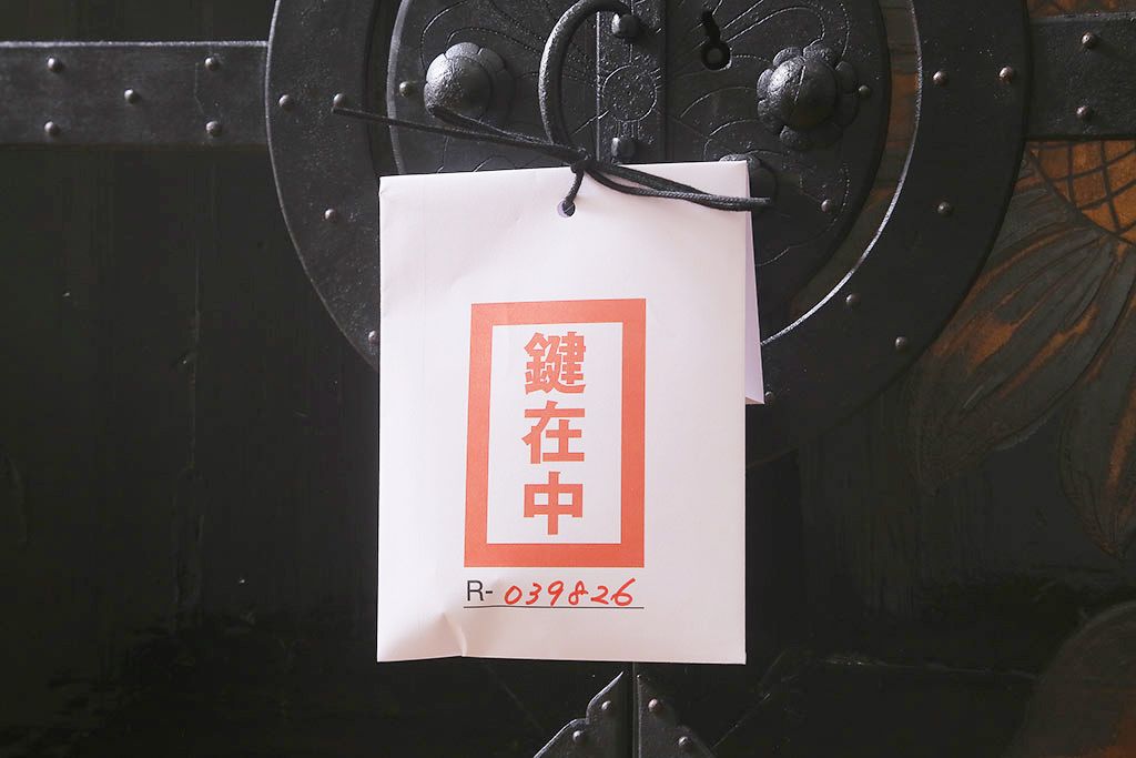 漆絵が施された明治大正期の重ね箪笥の見た目を変えずに綺麗にリペア!カシュー塗装仕上げ。(アート家具、アート箪笥、収納箪笥、時代箪笥、向日葵、ひまわり)