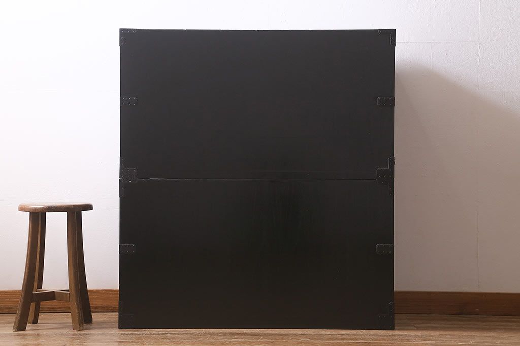 漆絵が施された明治大正期の重ね箪笥の見た目を変えずに綺麗にリペア!カシュー塗装仕上げ。(アート家具、アート箪笥、収納箪笥、時代箪笥、向日葵、ひまわり)