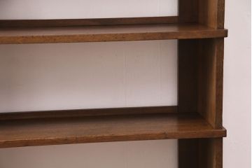 本棚の見た目を変えずに綺麗にリペア!1トーン落ち着いた色味に着色し仕上げ。(オープンシェルフ、シェルフ)