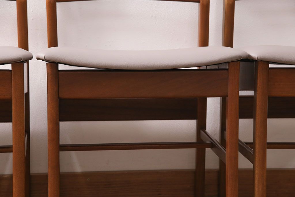 北欧ヴィンテージのチェア5脚をリペア&カスタム!指定の生地で座面の張り替え。(椅子、ダイニングチェア)