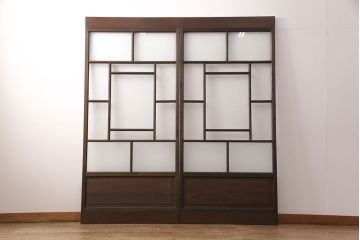 ガラス戸2枚をリペア&カスタム!設置場所に合わせてリサイズ。戸車、引き手を取り付け。ガラスを星ガラス・すりガラス・ダイヤガラス・モールガラスに変更。当店商品を参考に着色し仕上げ。(引き戸、建具)