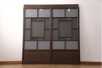 ガラス戸2枚をリペア&カスタム!設置場所に合わせてリサイズ。戸車、引き手を取り付け。ガラスを星ガラス・すりガラス・ダイヤガラス・モールガラスに変更。当店商品を参考に着色し仕上げ。(引き戸、建具)