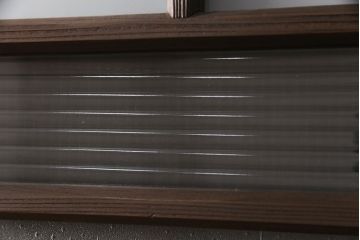 ガラス戸2枚をリペア&カスタム!設置場所に合わせてリサイズ。戸車、引き手を取り付け。ガラスを星ガラス・すりガラス・ダイヤガラス・モールガラスに変更。当店商品を参考に着色し仕上げ。(引き戸、建具)