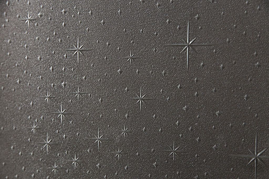 ガラス戸2枚をリペア&カスタム!設置場所に合わせてリサイズ。戸車、引き手を取り付け。ガラスを星ガラス・すりガラス・ダイヤガラス・モールガラスに変更。当店商品を参考に着色し仕上げ。(引き戸、建具)