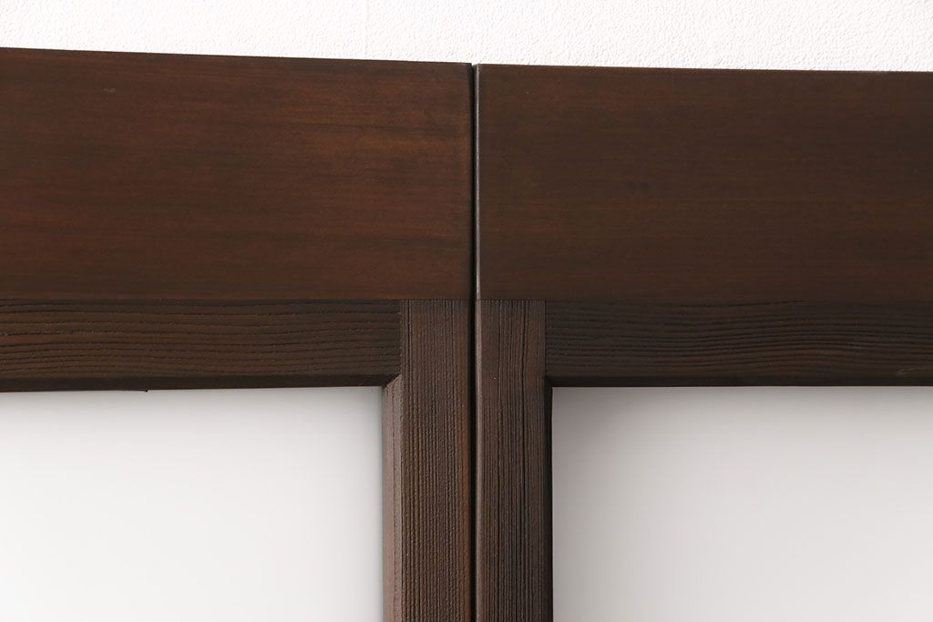 ガラス戸2枚をリペア&カスタム!設置場所に合わせてリサイズ。戸車、引き手を取り付け。ガラスを星ガラス・すりガラス・ダイヤガラス・モールガラスに変更。当店商品を参考に着色し仕上げ。(引き戸、建具)