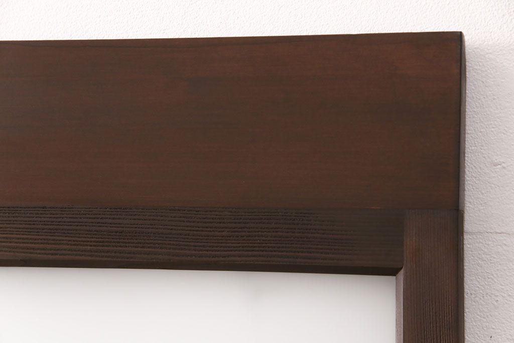 ガラス戸2枚をリペア&カスタム!設置場所に合わせてリサイズ。戸車、引き手を取り付け。ガラスを星ガラス・すりガラス・ダイヤガラス・モールガラスに変更。当店商品を参考に着色し仕上げ。(引き戸、建具)