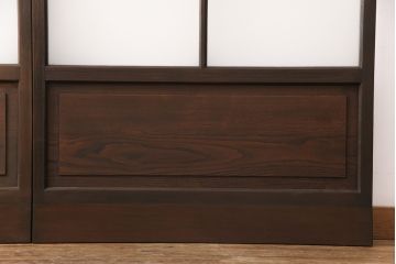 ガラス戸2枚をリペア&カスタム!設置場所に合わせてリサイズ。戸車、引き手を取り付け。ガラスを星ガラス・すりガラス・ダイヤガラス・モールガラスに変更。当店商品を参考に着色し仕上げ。(引き戸、建具)