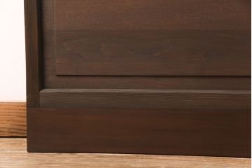 ガラス戸2枚をリペア&カスタム!設置場所に合わせてリサイズ。戸車、引き手を取り付け。ガラスを星ガラス・すりガラス・ダイヤガラス・モールガラスに変更。当店商品を参考に着色し仕上げ。(引き戸、建具)