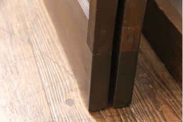 ガラス戸2枚をリペア&カスタム!設置場所に合わせてリサイズ。戸車、引き手を取り付け。ガラスを星ガラス・すりガラス・ダイヤガラス・モールガラスに変更。当店商品を参考に着色し仕上げ。(引き戸、建具)