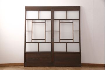 ガラス戸2枚をリペア&カスタム!設置場所に合わせてリサイズ。戸車、引き手を取り付け。ガラスを星ガラス・すりガラス・ダイヤガラス・モールガラスに変更。当店商品を参考に着色し仕上げ。(引き戸、建具)