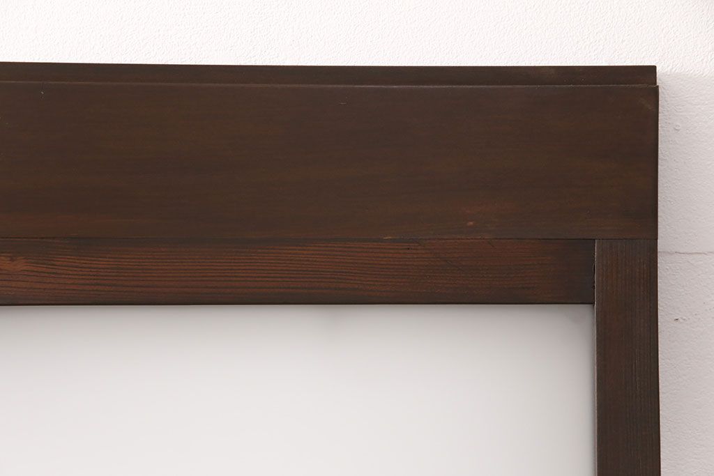 ガラス戸2枚をリペア&カスタム!設置場所に合わせてリサイズ。戸車、引き手を取り付け。ガラスを星ガラス・すりガラス・ダイヤガラス・モールガラスに変更。当店商品を参考に着色し仕上げ。(引き戸、建具)